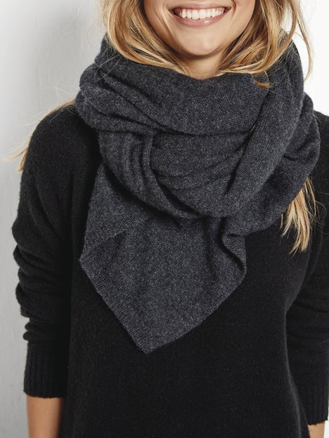 Buy a quality cashmere shawl, the best alternative to sweaters