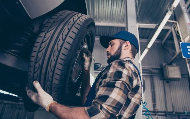 Important Factors To Consider For Tire Change Technician Service